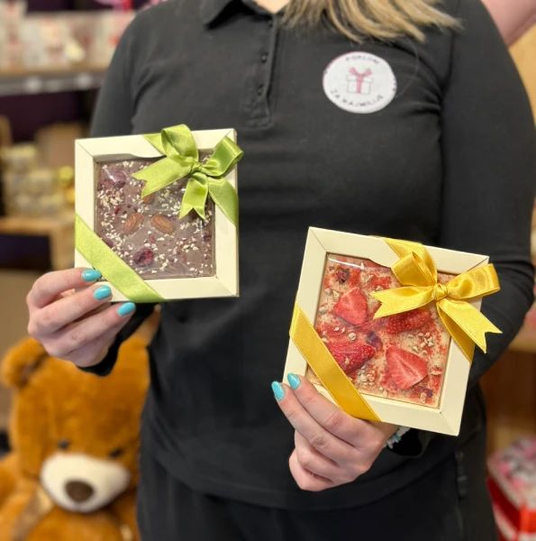 Kvadratna čokolada malina ručna izrada Premier 75g - Slika 1