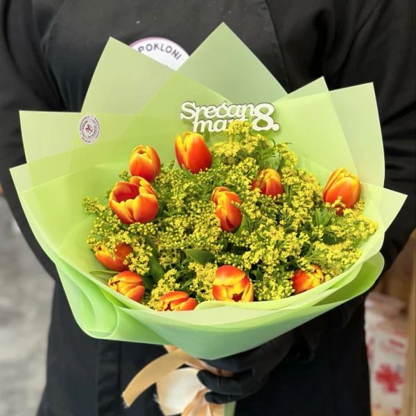 Buket mix lale u elegantnom ukrasnom papiru - Slika 1