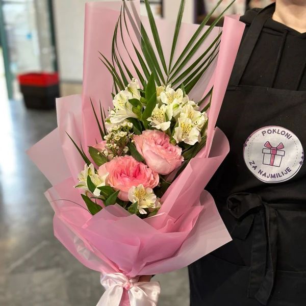Buket Una sa svežim ljiljanima i roze ružama - Slika 1
