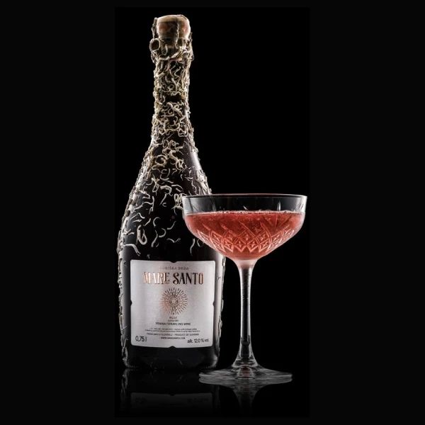 Mare Santo Rose vino s aromom kedra odležalo ispod morske površine - Slika 1