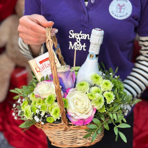 Korpa sa Cvećem, čokoladom i šampanjecem - Slika 1