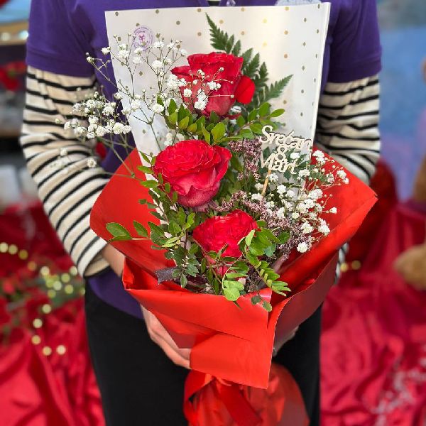 Buket sa ekvadorskim ružama - Slika 1